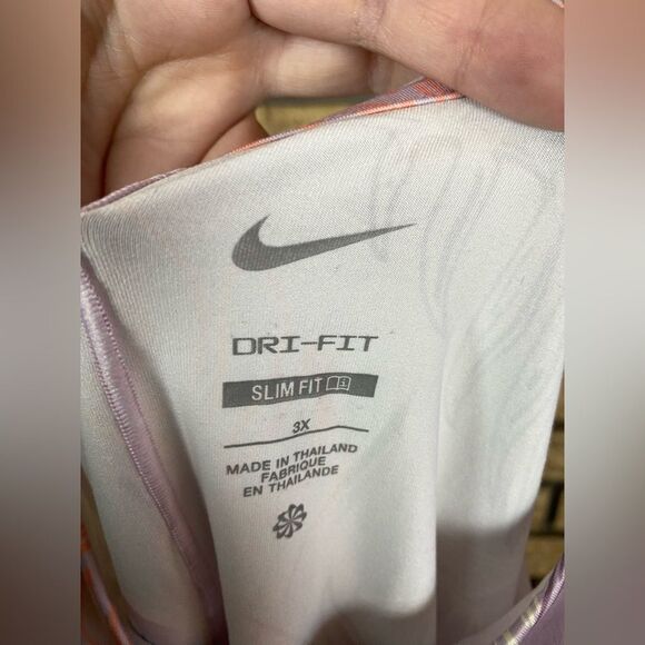 New with tags Nike top - Picture 8 of 8